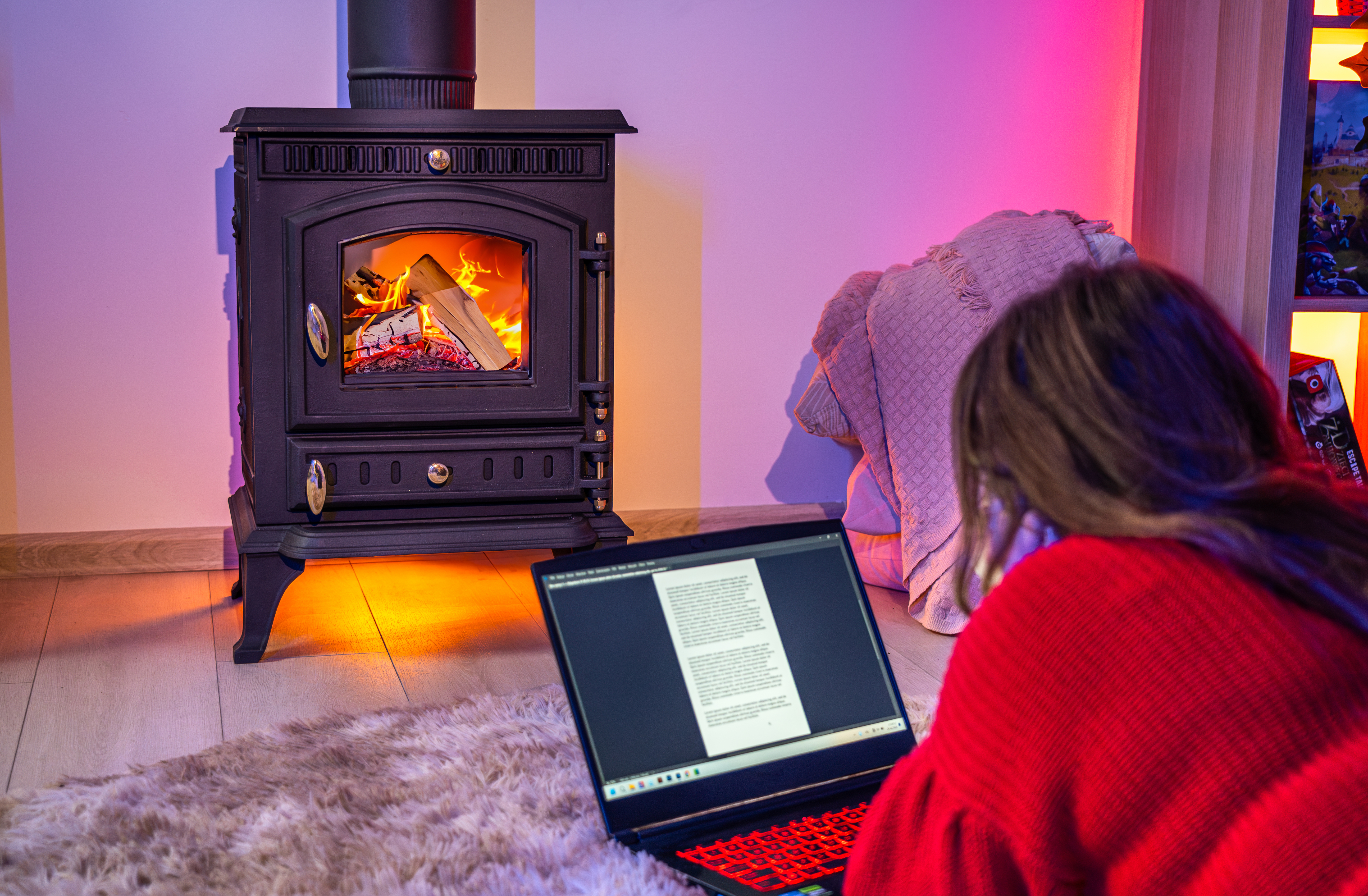 Klasická liatinová pec, voľne stojaci krb na drevo